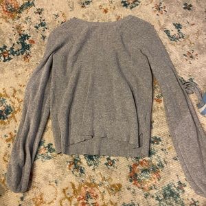 Gray top with slit sleeves and tie in center of sleeve